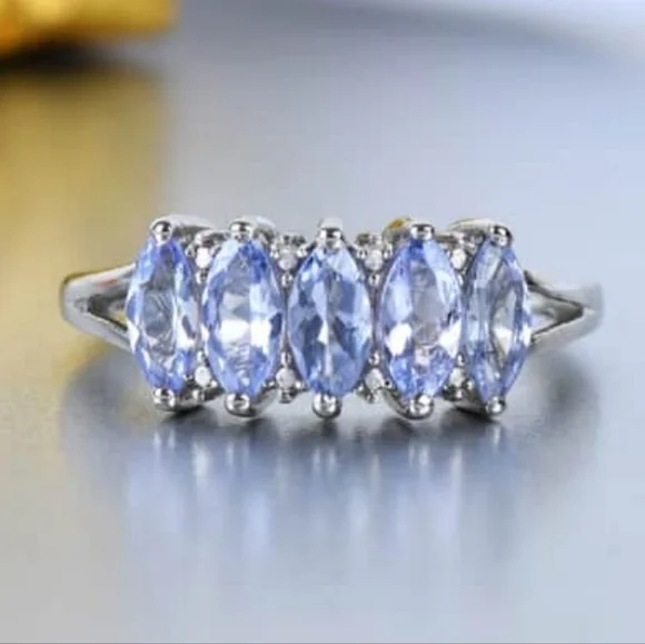 Beautiful Genuine Tanzanite Ring in Platinum over Sterling Silver Sz 5! ✨️ - Picture 4 of 4